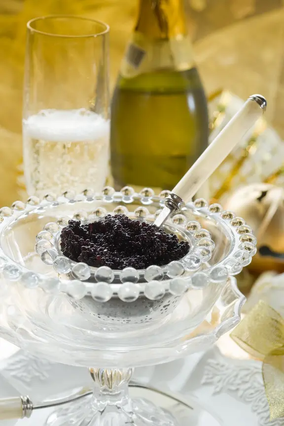 aperitiv cu caviar beluga
